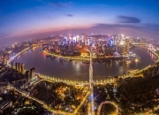 山城夜景：璀璨灯火中的梦幻之城